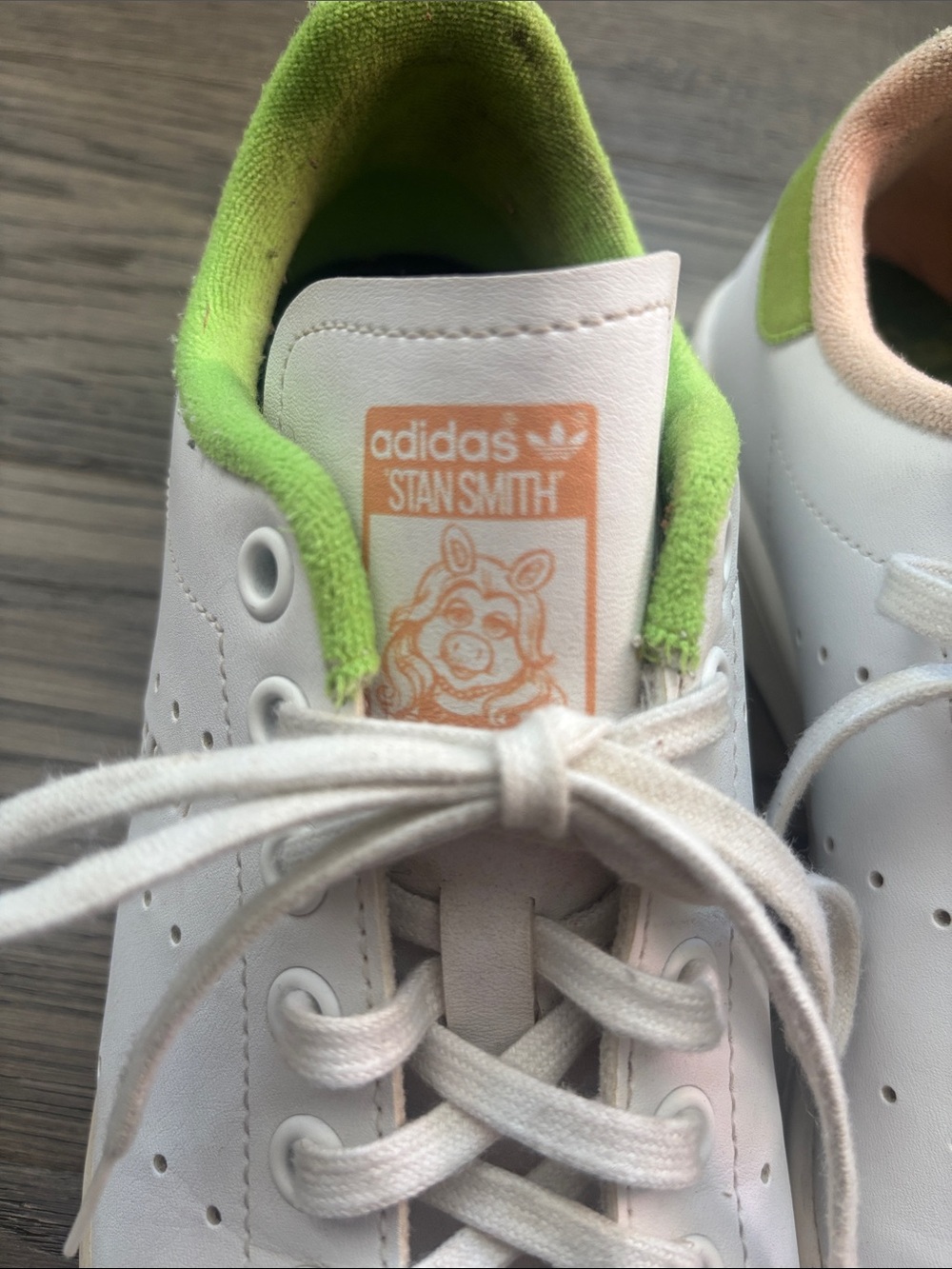 Adidas Stan Smith | Miss Piggy and Kermit Sneakers Disney Collab Size 6 - Picture 3 of 12